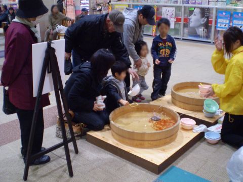 金魚すくい(ララパーク)